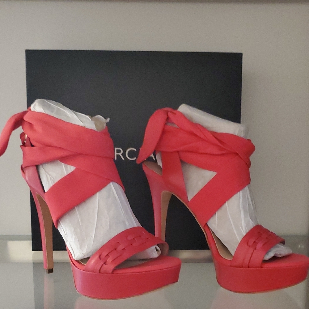 Marciano women’s  Pink platforms Size 9 new in box color is more pink in person